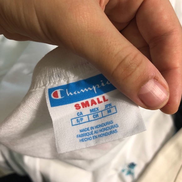 Champion tshirt - Picture 3 of 3